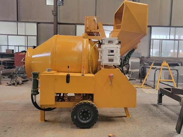 礦用濕噴臺(tái)車(chē)，礦用混凝土泵，礦用攪拌機(jī)發(fā)貨